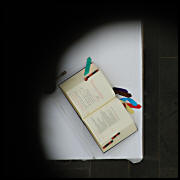 DachBlickAufAltartischMitBuch.jpg (333545 Byte)