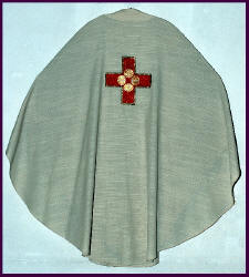 RotesKreuzAufGrauHinten.jpg (315203 Byte)